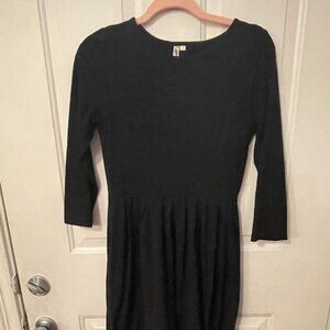 3/4 Sleeve Black Thick Knit Pleated Skirt Dress with Pockets
